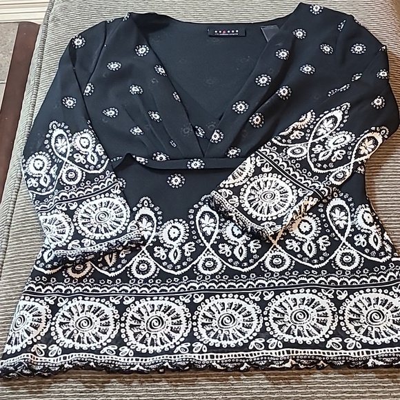 Axcess Mesh Blouse - Picture 11 of 11